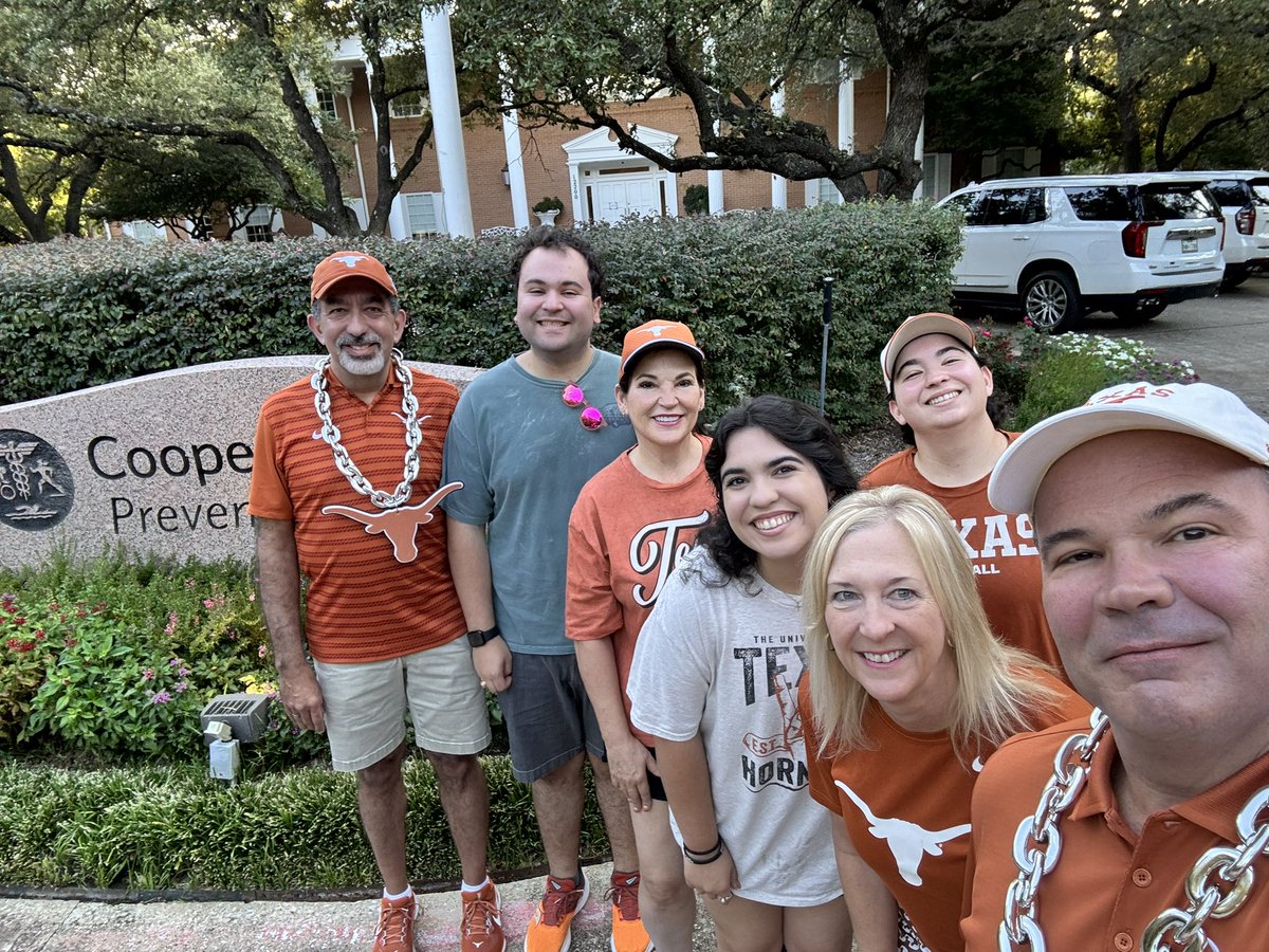 dockery78071's tweet photo. Enjoying riding the wave following the Longhorns!  It may all come crashing down tomorrow in Austin! https://t.co/d5Q2NokZLr