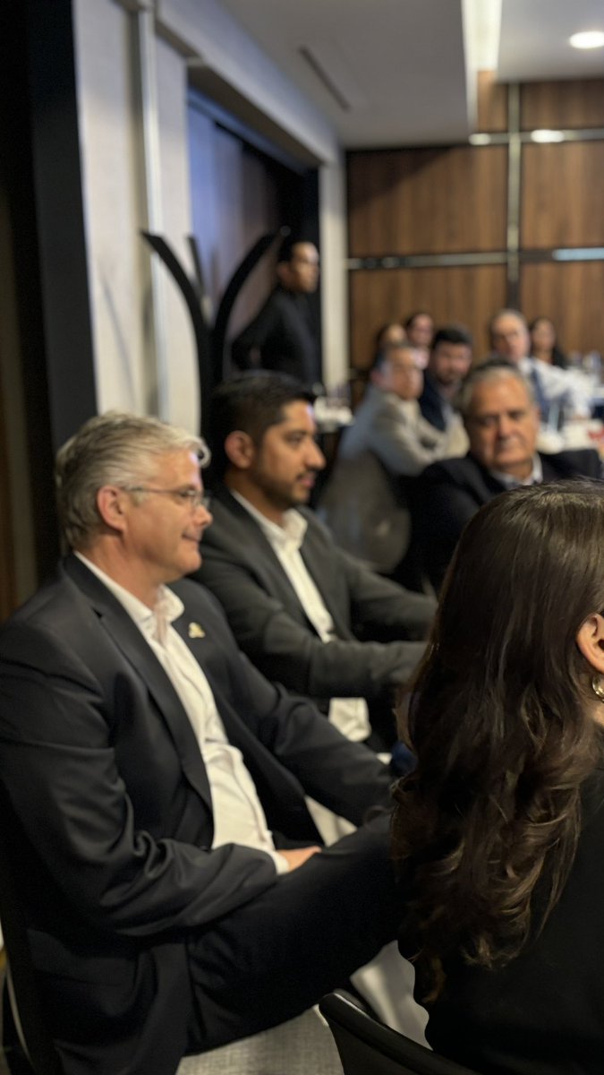 ¡Ayer llevamos a cabo nuestra sesión de consejo #CANACINTRAPuebla! 👏🏼
Revisamos los principales momentos de la Cuarta Convención Nacional de #MujeresIndustriales, celebrada a inicios de octubre.👩🏻‍💼

En esta sesión firmamos un convenio de colaboración con <a href="/IESDEPuebla/">IESDE</a>, para seguir