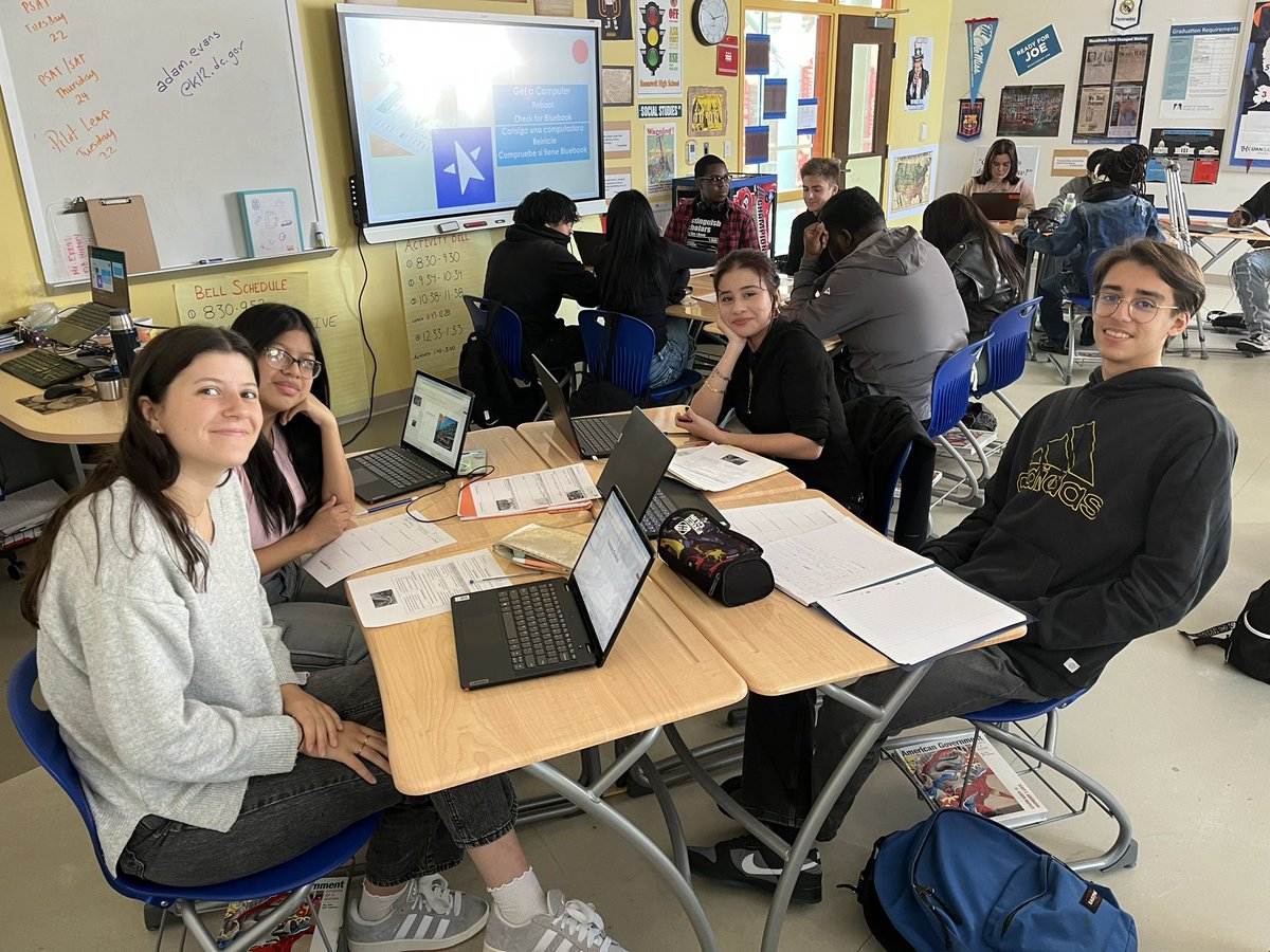 RooseveltCTE's tweet photo. .@RooseveltHSDC’s CTE programs are hosting 14 students and 2 teachers from Institute Saint-Dominique in Pau, France from October 18th to October 28th. While in DC, the group will shadow their Roosevelt student ambassadors in the morning and visit museums in DC in the afternoon. https://t.co/v9Df9NW18w