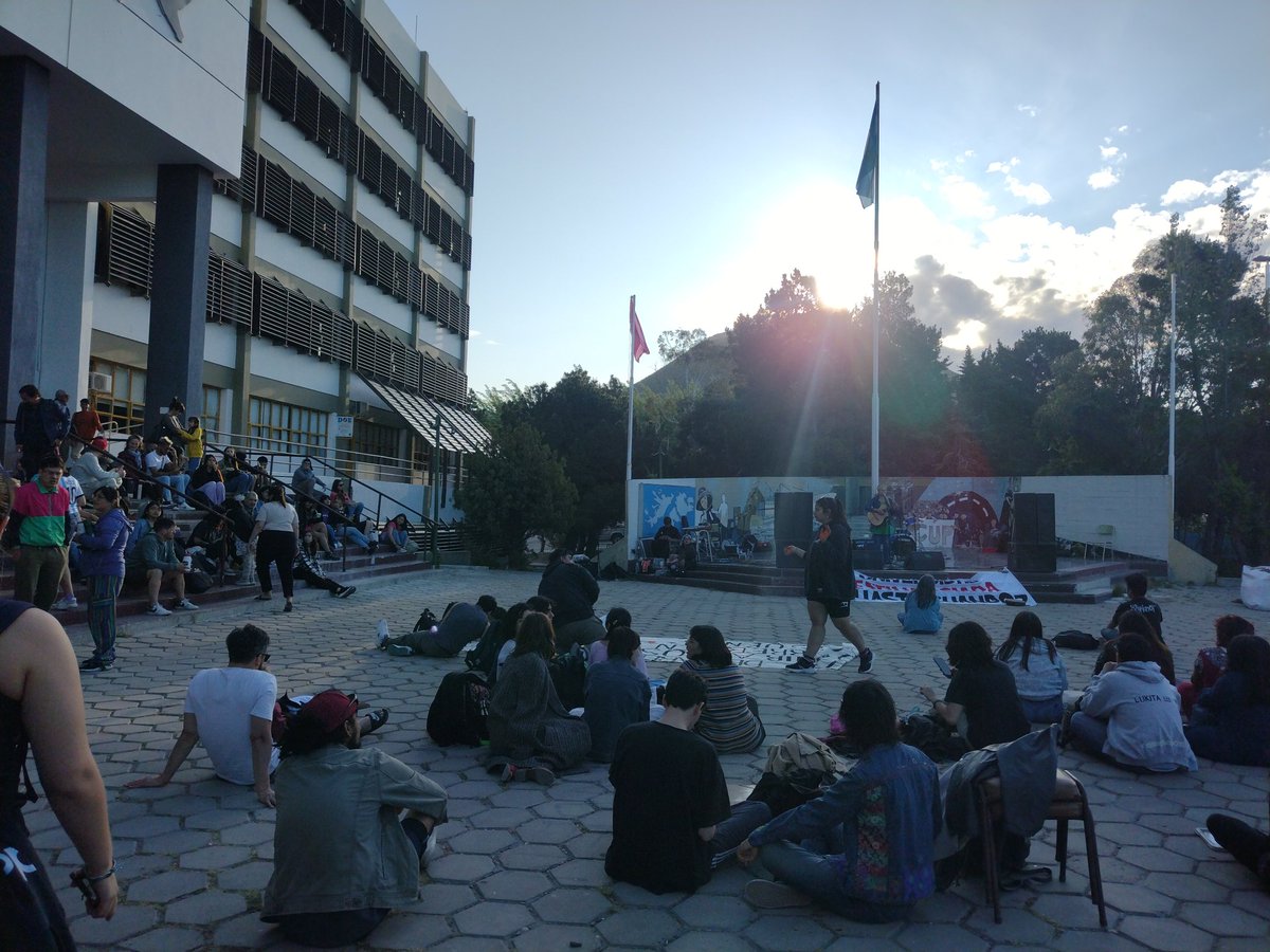 AmeSimondetOk's tweet photo. ➡️Festival en defensa de la universidad pública.

📍Sede Comodoro Rivadavia de la UNPSJB https://t.co/7VeFLxOX3X