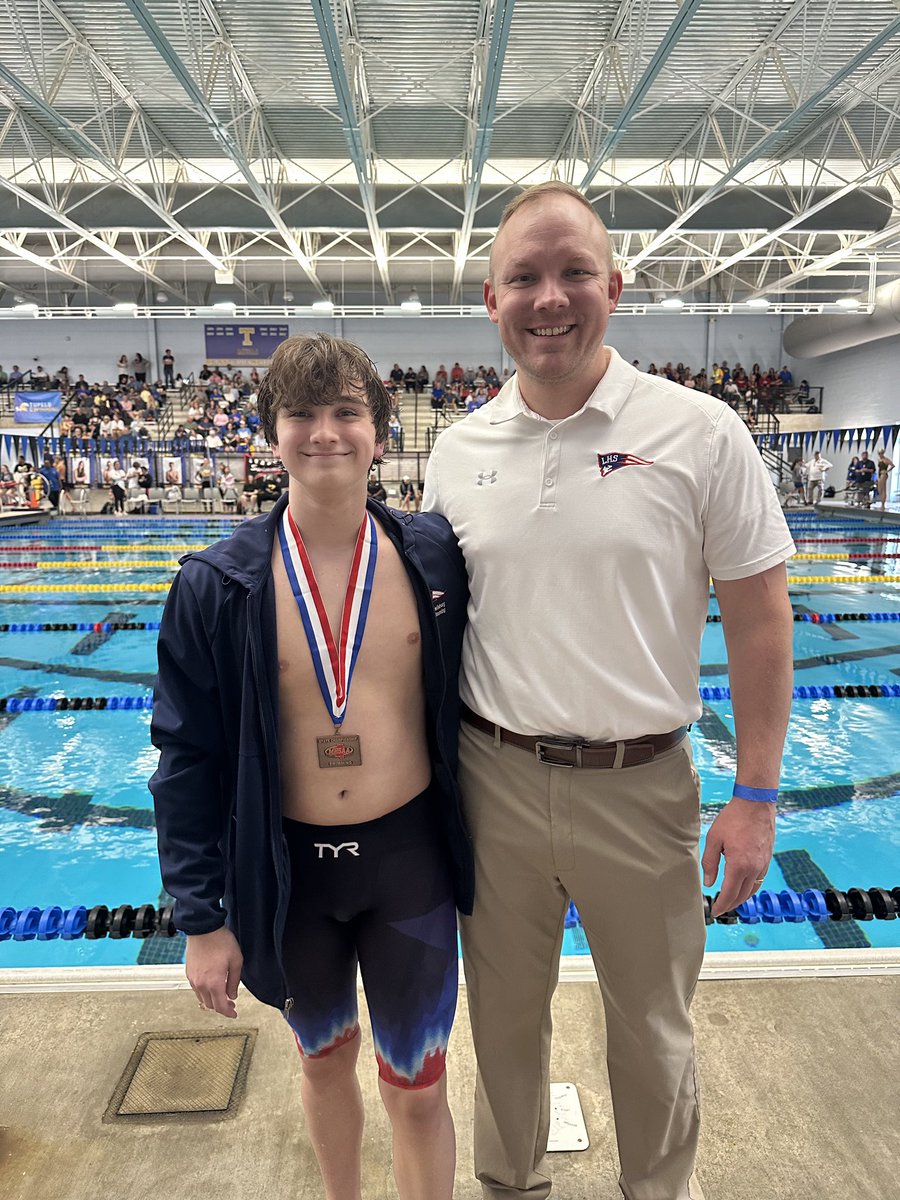 LewisburgSwim's tweet photo. Logan Clay with another Bronze in the 200 Free! Congratulations what a crazy fast last 25!   Way to work! @TheBurgSports @DCSeNews https://t.co/RVScQ9FDCY
