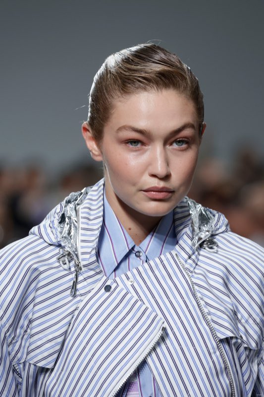 PopBeautyRP's tweet photo. © 𝗣𝗼𝗽 𝗕𝗲𝗮𝘂𝘁𝘆 (#PopBeautyRP)
#FashionWeekRP › #RabanneRP › 𝗠𝗮𝗸𝗲 𝗨𝗽!

News! 🗞️ ･ Read the 𝖺͟𝗋͟𝗍͟𝗂͟𝖼͟𝗅͟𝖾 : 𝗩𝗮𝗹𝗲𝗿𝗶𝗮 𝗠𝗲𝗻𝗱𝗲𝘀 𝗪𝗼𝗹𝗳𝗳 (@valmwlff) Makeup to @RabanneRP Spring Summer 2025 in #ParisFWRP @RPFashionWeek https://t.co/R3HswP3eva