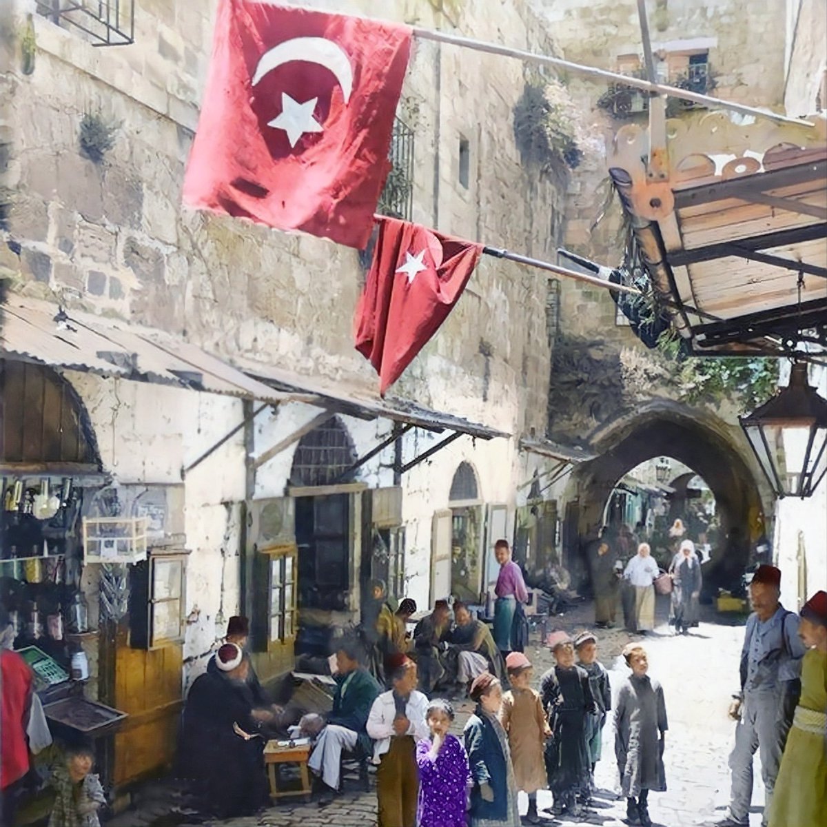 Ömrümüz hayaliyle, umuduyla ve inancıyla geçiyor.

📌Kudüs, 1900