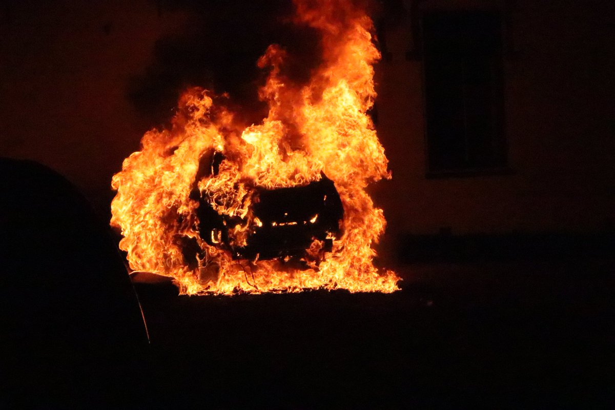 Voertuigbrand aan de Amsteldijk-Noord in Uithoorn