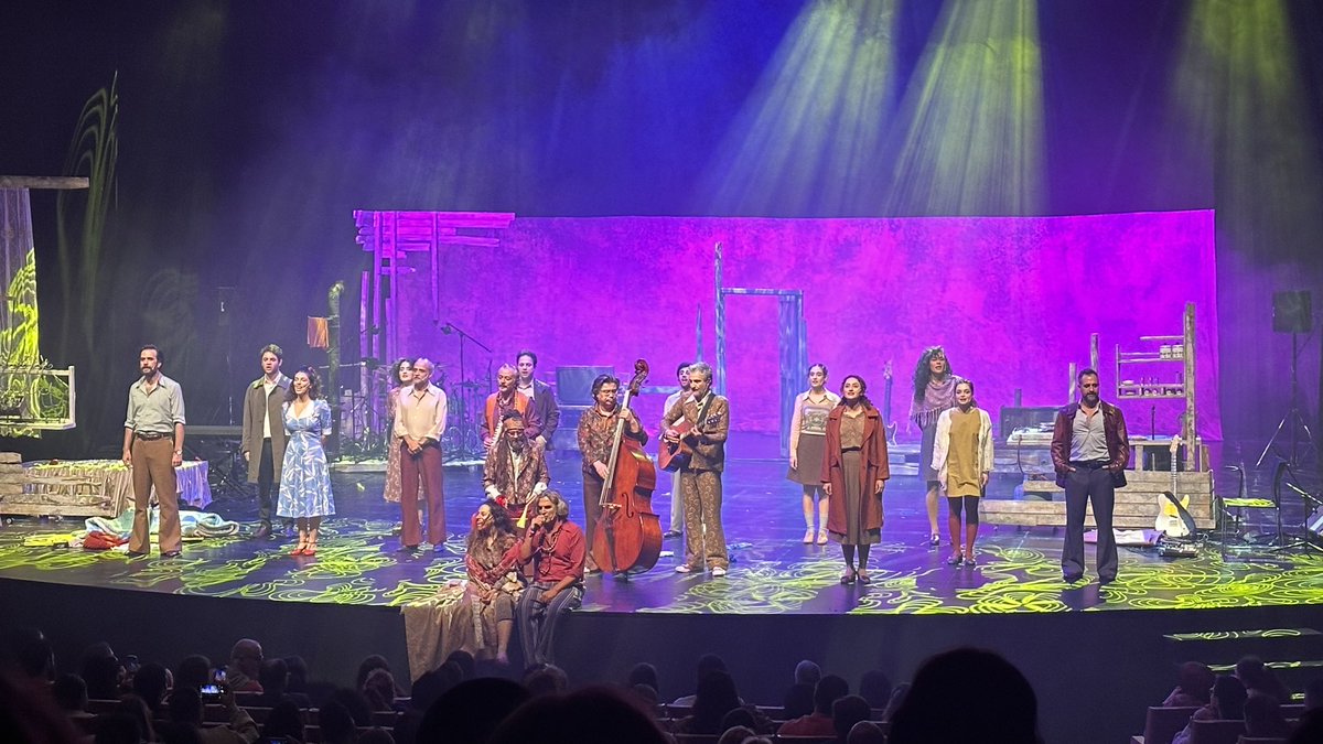 #hamiyetbirpeykmüzikali 

Bazı sahneler durağan olsada ‘Hamiyet’in’ gerçeklikten uzaklaşmasından etkilendim. Peyk grubunun müzikleri konser tadı veriyordu. 👌