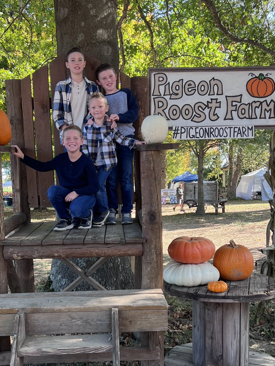 ambersholtis41's tweet photo. No school.. No Problem! We found some fall fun on our day off. 🥰 https://t.co/8APwOgyYxF