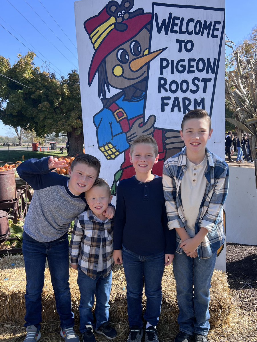 ambersholtis41's tweet photo. No school.. No Problem! We found some fall fun on our day off. 🥰 https://t.co/8APwOgyYxF