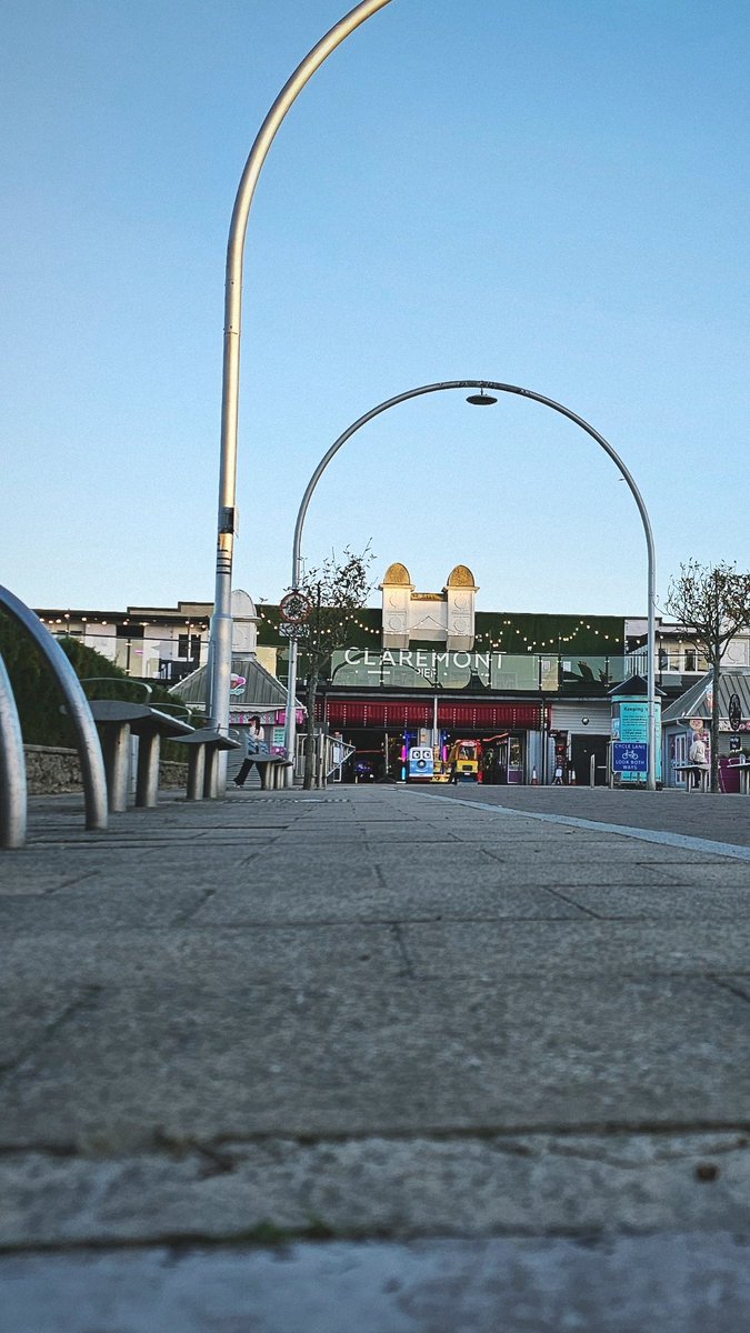 Robert1Williams's tweet photo. #photography #thisislowestoft #uk #england #england🇬🇧 #androidphotography #instagood #Lowestoftlife #instagram #unitedkingdom #photooftheday #like #photo #Lowestoft #Suffolk #asda #claremontpier #library #lowestoftlibrary #night #sunset https://t.co/A3JheQReoX