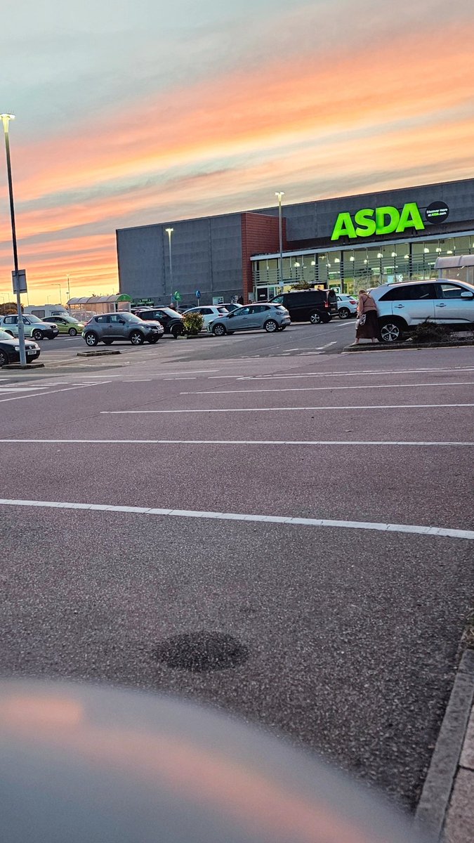Robert1Williams's tweet photo. #photography #thisislowestoft #uk #england #england🇬🇧 #androidphotography #instagood #Lowestoftlife #instagram #unitedkingdom #photooftheday #like #photo #Lowestoft #Suffolk #asda #claremontpier #library #lowestoftlibrary #night #sunset https://t.co/NC0ece4hJB