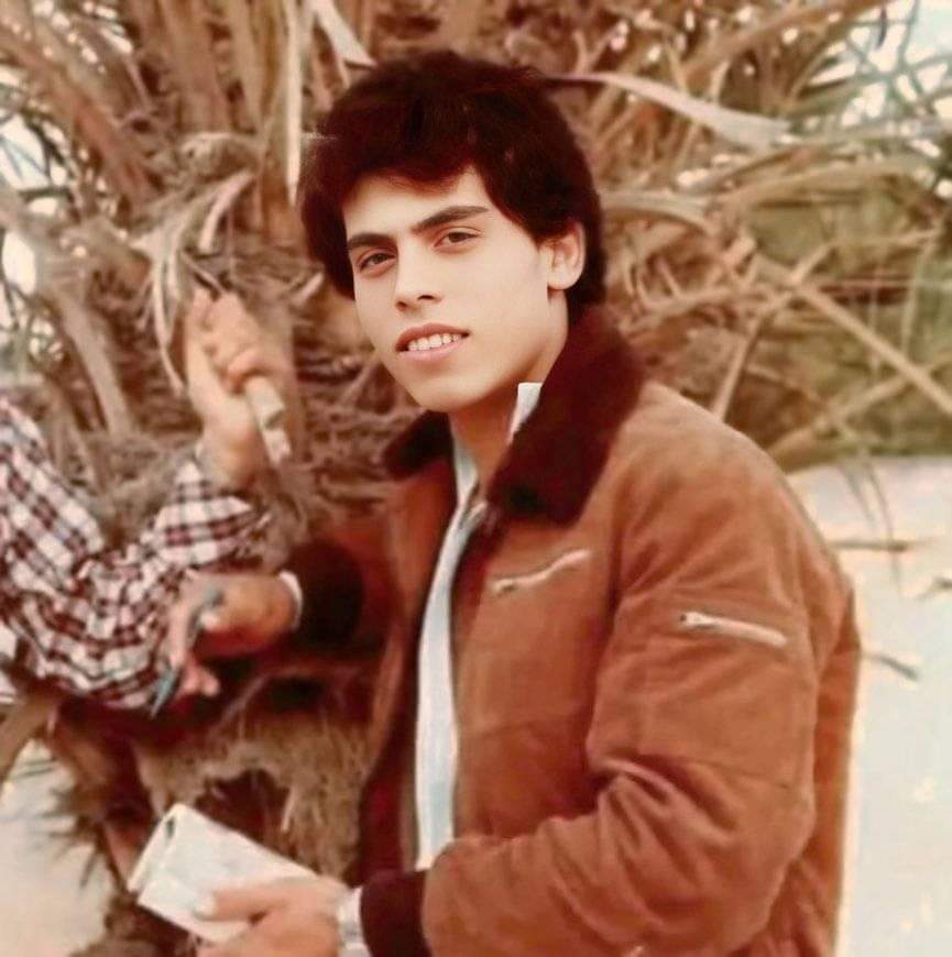 إذا رأيتَ نُيُوبَ اللّيثِ بارزةً
 فلا تظُنّنَ أنّ اللّيثَ يبتسمُ
البطل طالباً في الثانوية وربما سنة أولى جامعة!
 ملامح فتوّة غزة وضوء زيتونها ويقينِ فلسطينها