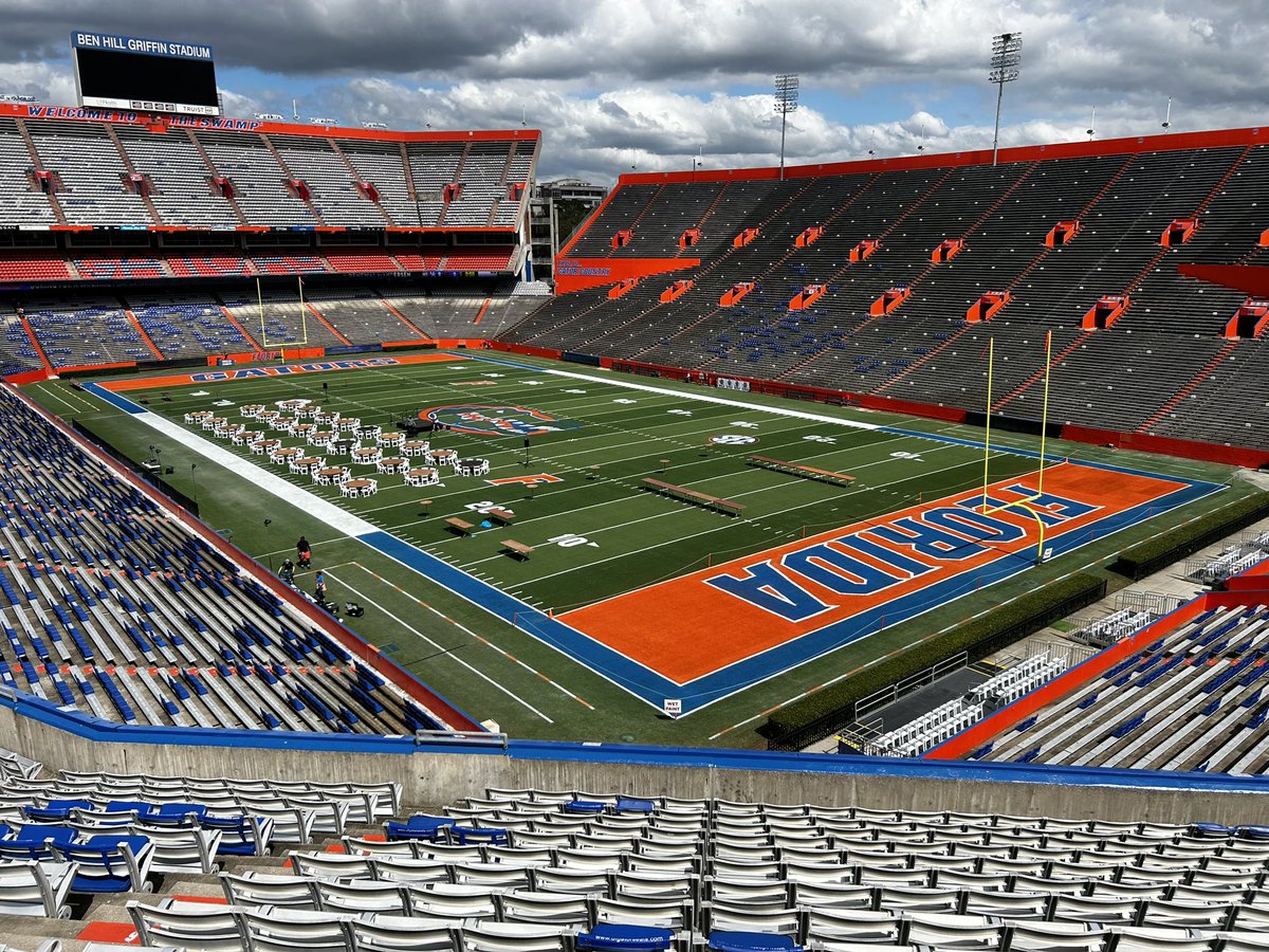 Chip_Howard's tweet photo. The Swamp looking clean for the newest HOF inductees!  Let’s go beat Kentucky tomorrow @GatorsFB.  Field prep by @GatorTurfStaff ! 🔥 https://t.co/J1Zp3awgR1