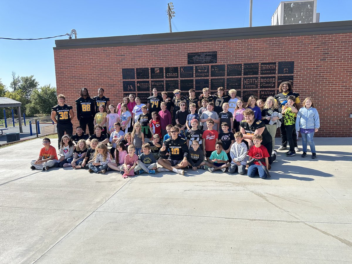 MWSU_Football's tweet photo. Couldn’t tell who had more fun, the Griffs or the Kids!
Thank you Helena Elementary for having us out today! https://t.co/NJtvNKPpNG