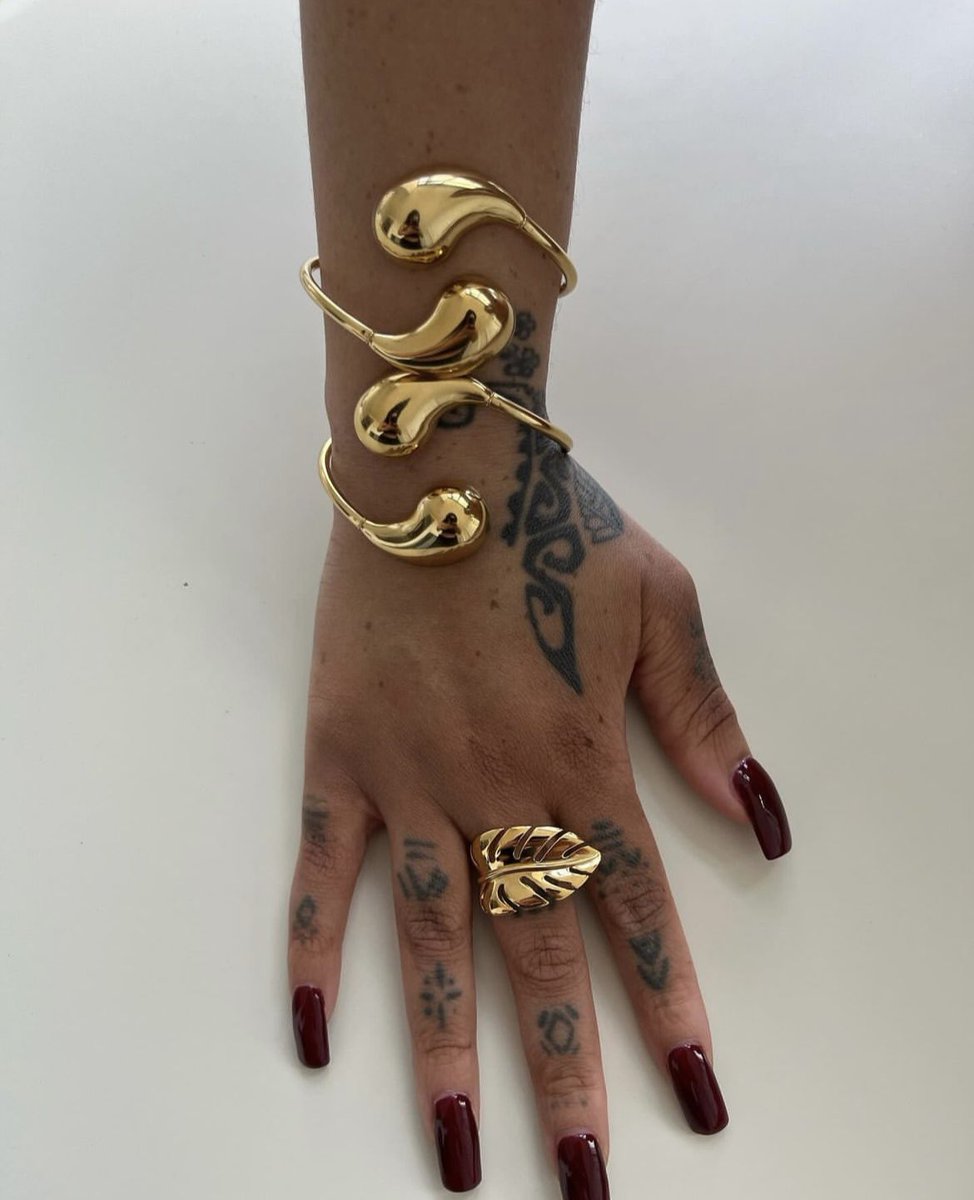 shayyyyworld's tweet photo. The perfect set is back in stock ✨ https://t.co/HMQiCJizAL