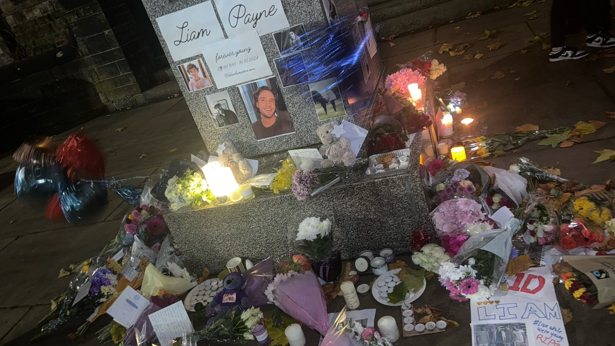 jayarheanne_'s tweet photo. Wolverhampton was beautiful tonight 💔❤️ https://t.co/icHHqAE5Bb