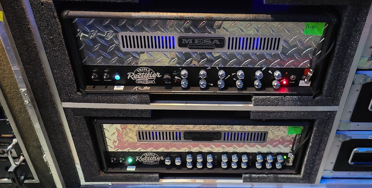 MesaBoogie's tweet image. We got to spend some time with Korn and after an incredible show, they were kind enough to walk us through the rigs they play and show us their Mesa rigs! 

#MesaEngineering #MesaBoogie #LetsMesaBoogie #Korn