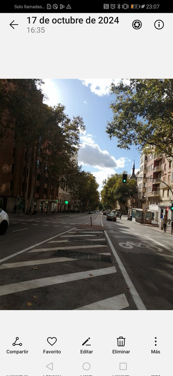 AcpiSomos's tweet photo. MADRID en octubre nos deleita con sus calles y sus cielos que parecen recién pintados por uno de los artistas que viven  en esta zona céntrica de Argüelles https://t.co/IspDTYE7jY