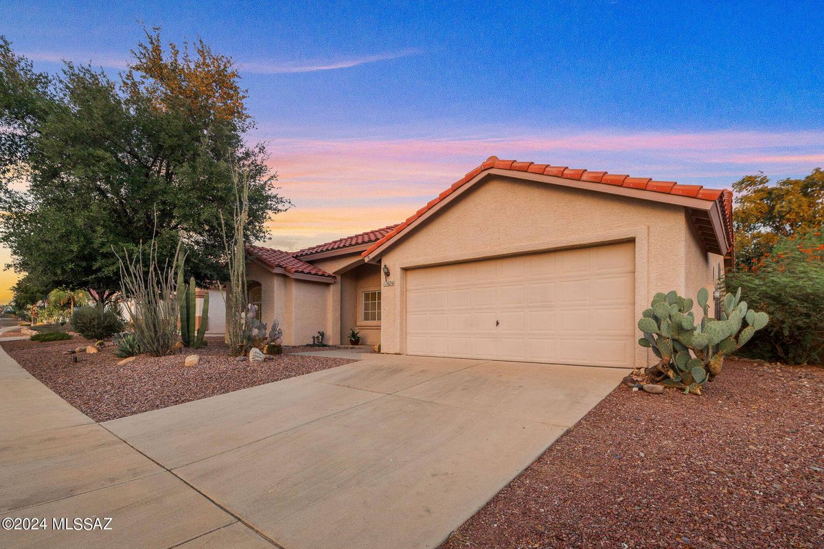 EndeavorReal's tweet photo. 🏡 Join Us for an Open House! 🏡

🗓 Date: Saturday, October 19th
🕛 Time: 12 PM - 3 PM
📍 Address: 11676 N Rain Rock Way, Oro Valley, AZ 85737
💲 Listing Price: $435,000

https://t.co/n6db6uz5AC https://t.co/aXAJr0kaD6