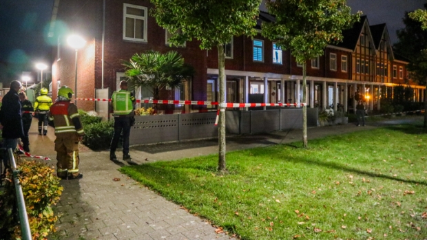 RodiMaassluis's tweet photo. Opnieuw explosie bij woning van verdachte misdrijf Willem Weltevredenlaan Maassluis #Explosie #112nieuws -  https://t.co/cGUGJ1bmNO https://t.co/7kywspSgP2