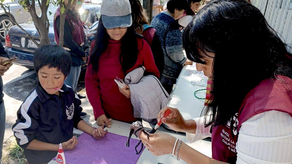 ¡Hoy es el día! 🎨✨

En este #ViernesCultural, el equipo de Participación Ciudadana ha preparado actividades recreativas que no te querrás perder: desde manualidades para el Día de Muertos hasta divertidos juegos. 🎃♟️

¡Trae a tus amigos! 🌈👧