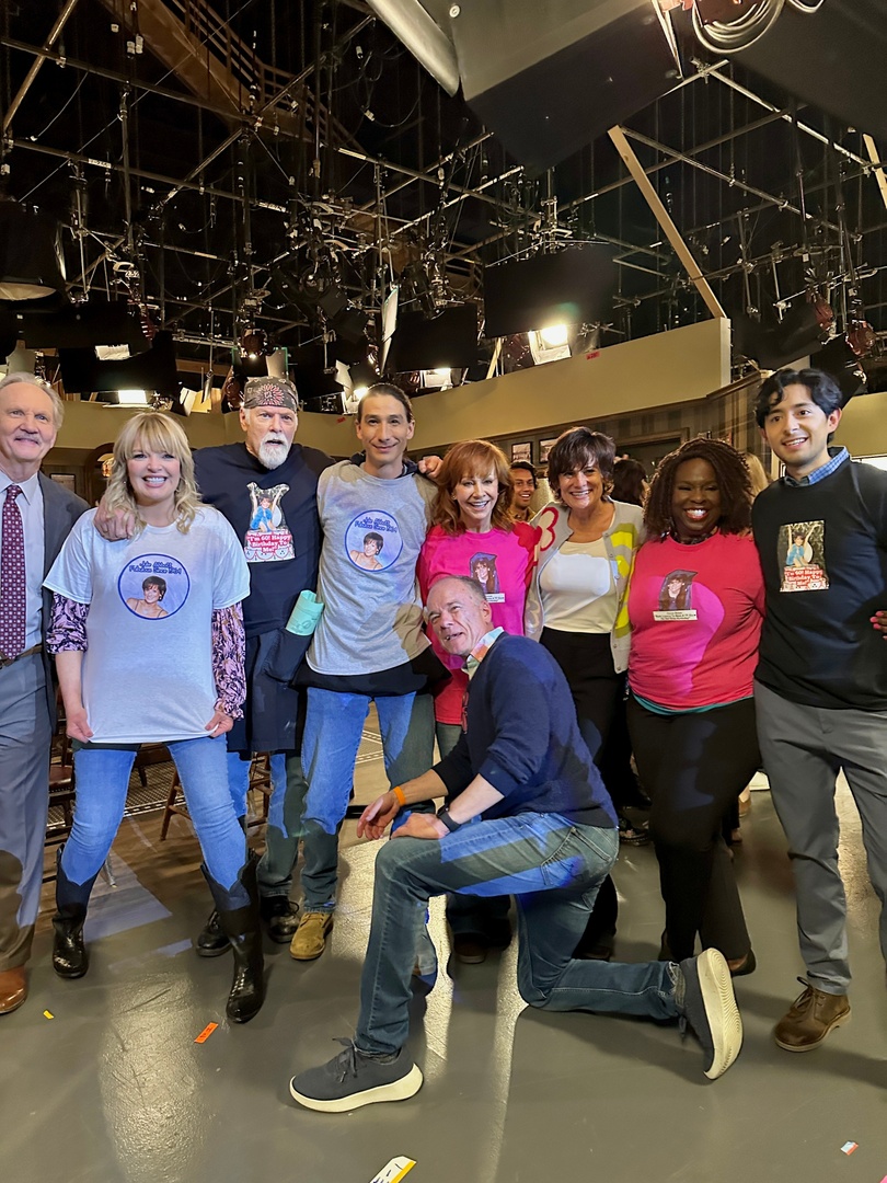 reba's tweet image. The wait is almost over! Catch #HappysPlace TONIGHT at 8/7c on @NBC! 🍻

Tune in here: nbc.com/happys-place