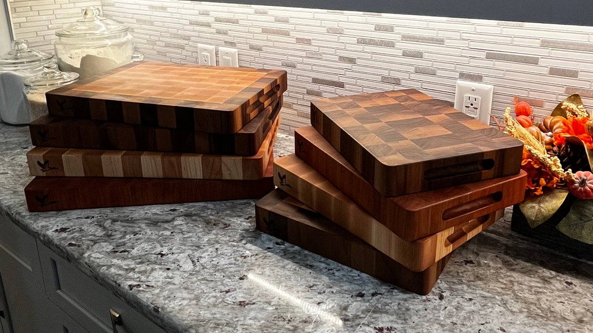 GreenDuckCustom's tweet image. We're live at greenduckcustoms.com!  Check us out for some awesome holiday gift ideas!  Or, let us build your dream custom furniture piece!