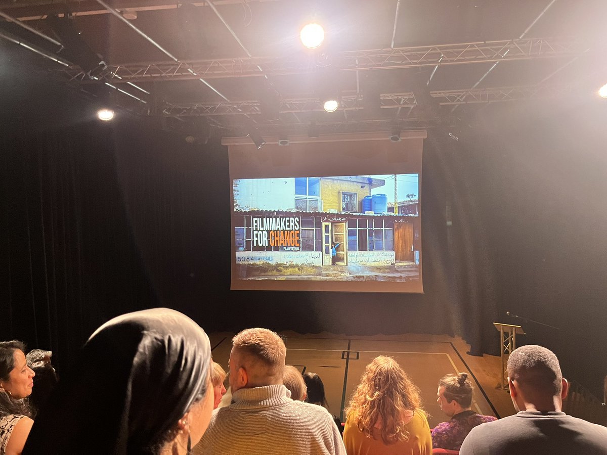 bfdcityoffilm's tweet photo. Thought provoking & insightful evening of films at the Filmmakers for Change film screening this evening.
Saw a fantastic selection of films from around the world tackling issues like poverty, mental health & environmental.
#bradford #filmmaking #filmmakersforchange #cityoffilm https://t.co/gHrX7g8j4C