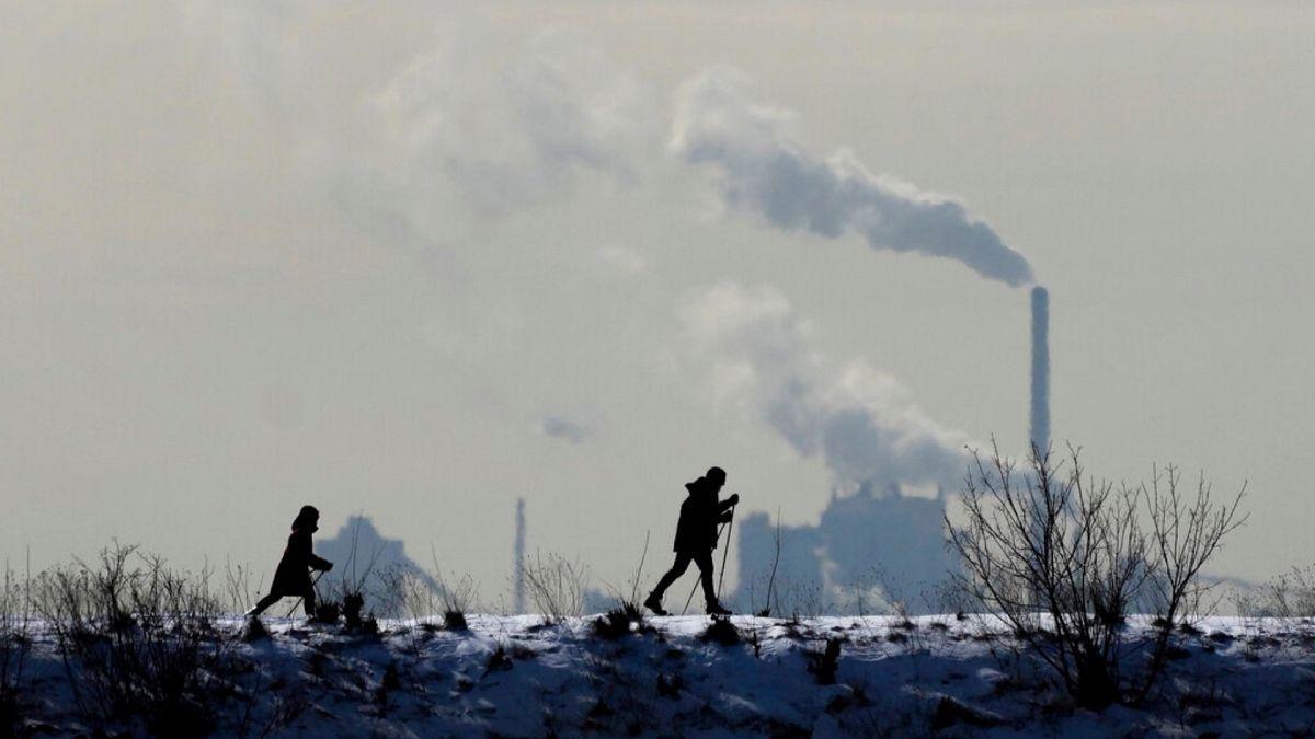 euronews's tweet photo. 🌍🔴 Wondering how we monitor greenhouse gas emissions and why it’s crucial for hitting net zero?

Join us LIVE for an essential #ClimateNow debate on 21 Oct at 11am CET! 🎥💬 Our experts will explain it all: https://t.co/mMpYvAfCnK

In Partnership With @CopernicusECMWF https://t.co/LBjwneFXk7