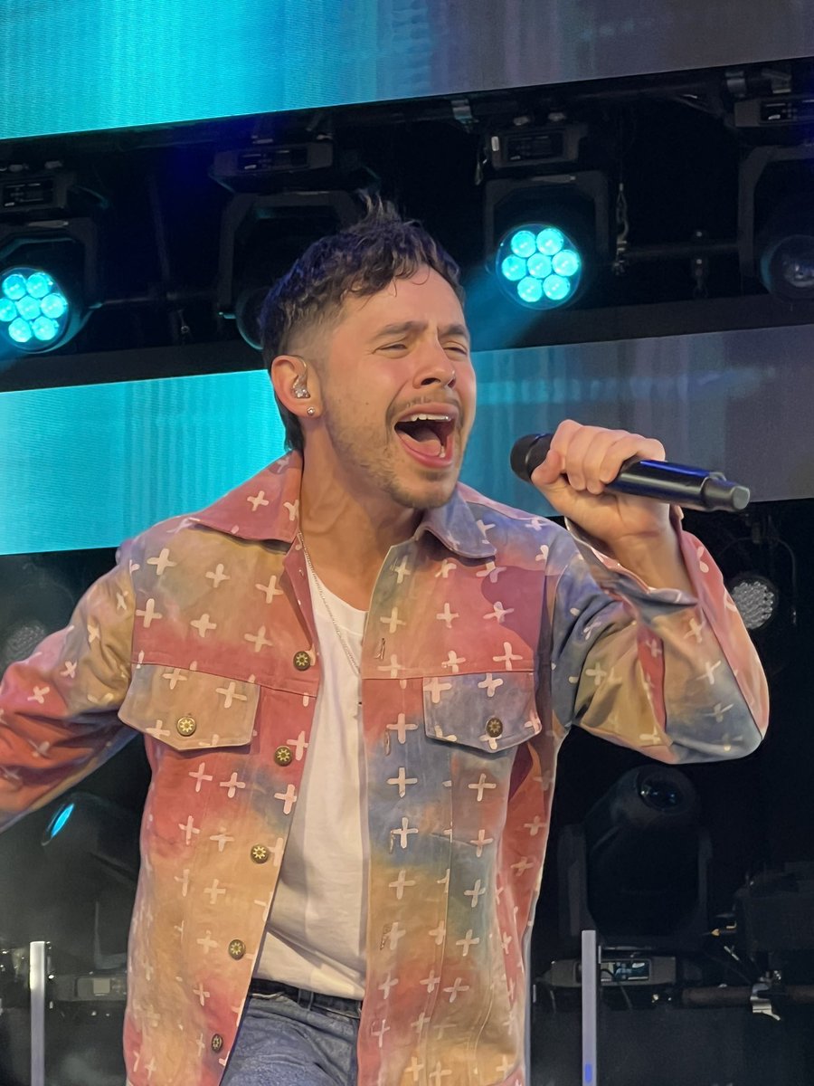suttygal's tweet photo. Absolute joy and on fire!!!! @DavidArchie your first show tonight was amazing!!! Can’t wait for the next! 🎉🔥🙌 https://t.co/Ku7dGEzJ6K