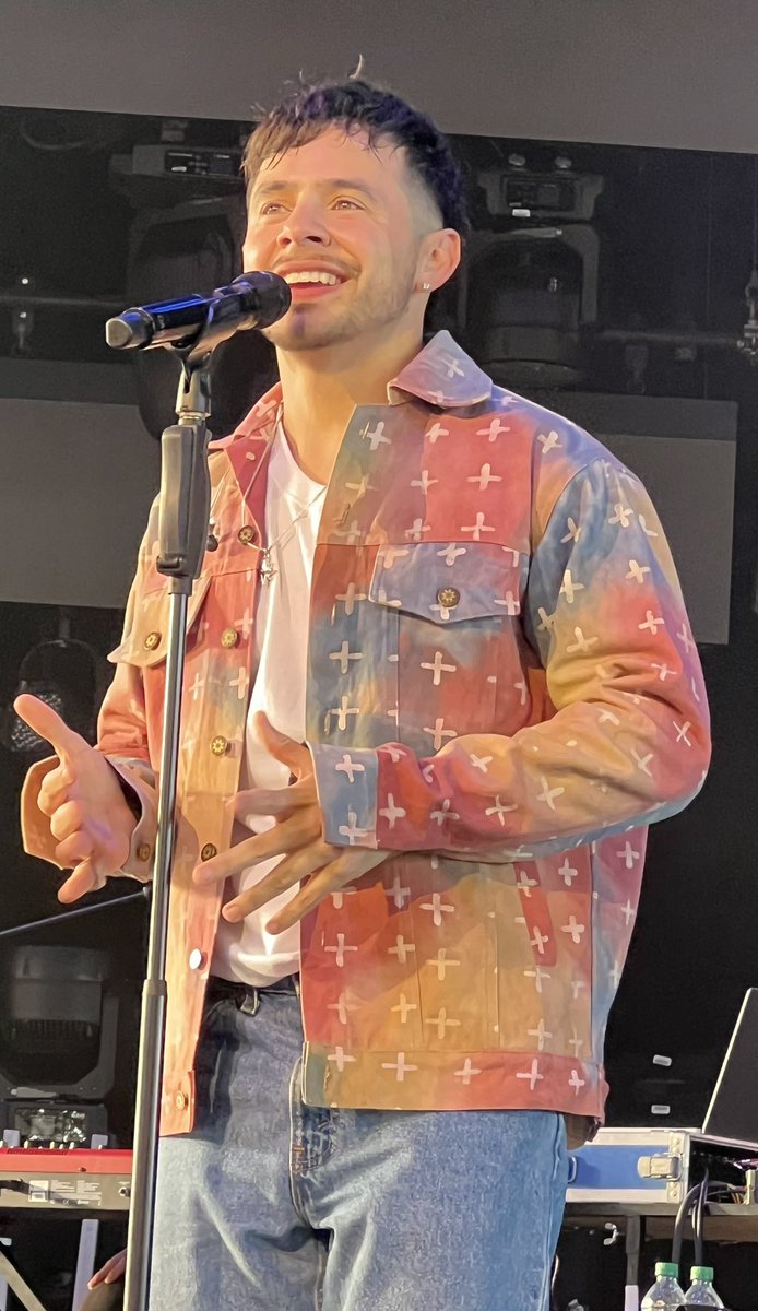 suttygal's tweet photo. Absolute joy and on fire!!!! @DavidArchie your first show tonight was amazing!!! Can’t wait for the next! 🎉🔥🙌 https://t.co/Ku7dGEzJ6K