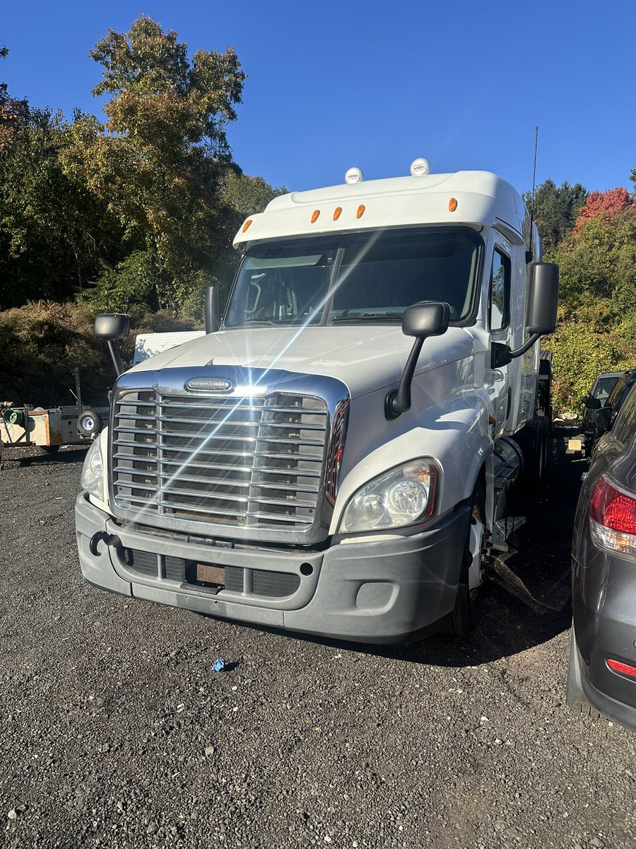 MacNPuff's tweet photo. Today I just bought my first truck https://t.co/9lZOVtjdgO