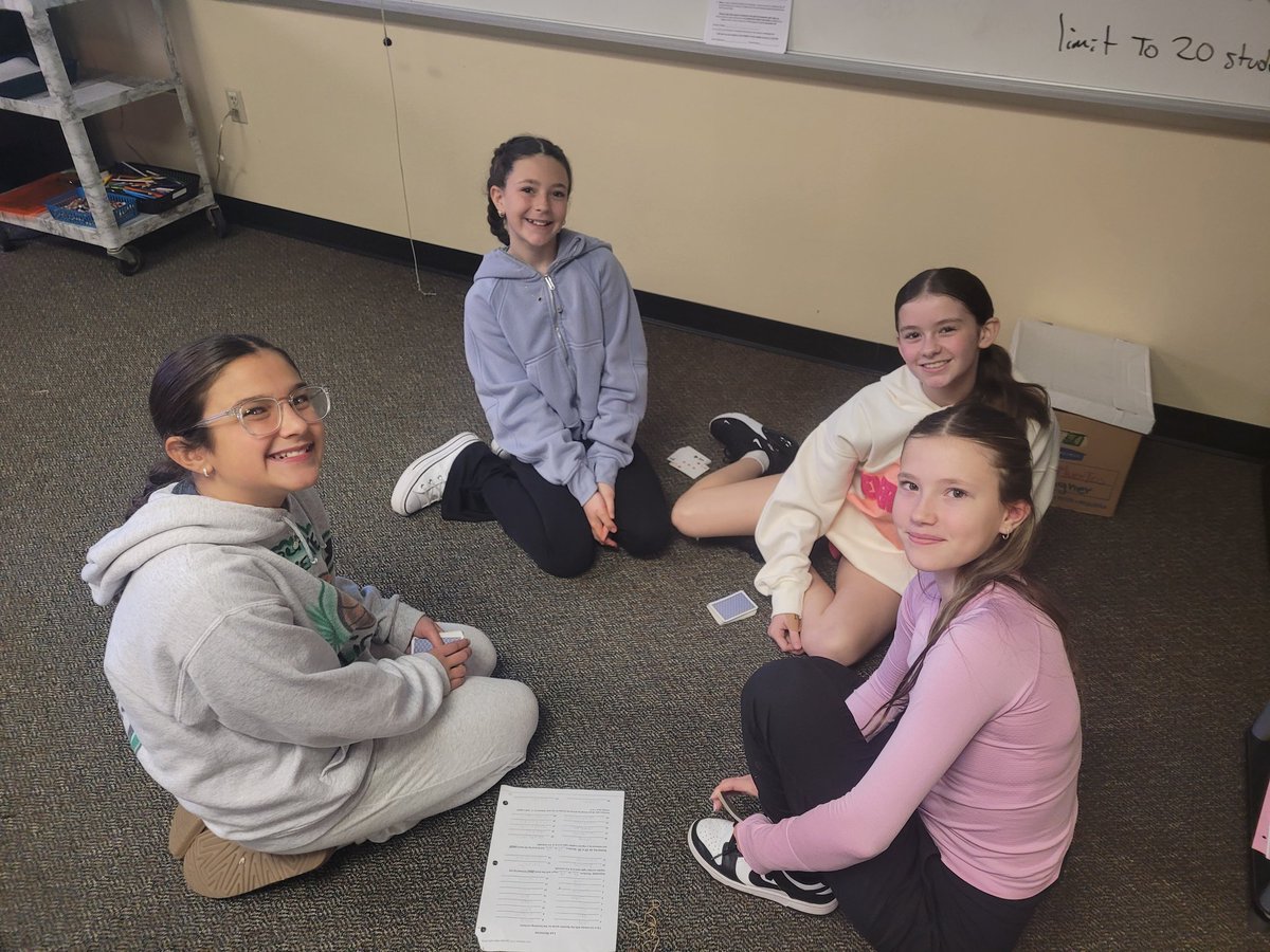 Spanish exploratory class learning numbers with a fun card game