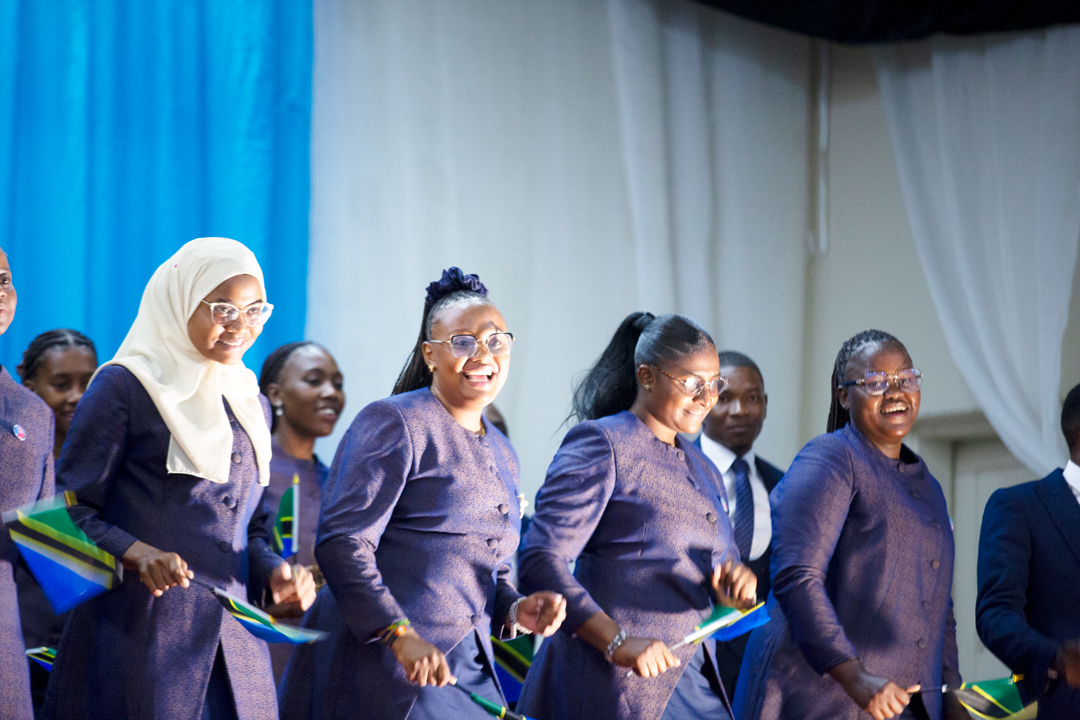 OfficialTpsc's tweet photo. Picha za Kwaya ya Chuo cha Utumishi wa Umma katika uzinduzi wa albamu ya  nyimbo  za kizalendo ya kwaya ya Chuo cha Utumishi wa Umma Tanzania  katika  Ukumbi wa Diamond Jubilee jijini Dar es Salaam. Hakika nyinyi ni wazalendo wa kweli! https://t.co/JeOmzEwXxU