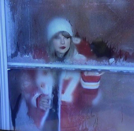 enhypen_meoww's tweet photo. THE ERAS FOMO RIGHT NOW IS SO INSANELY STRONG UGHHH https://t.co/QE5e4fK3Lr