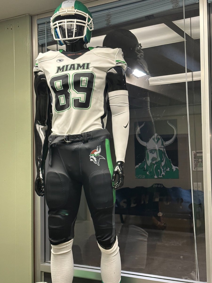 CoachBPowell11's tweet photo. Miami Vandals coming off the most exciting win at Ragus Stadium in over 30 years last week will be headed for a wet and wild game tonight in San Carlos. Vandals still pretty much in a win or out (playoffs) scenario for the remainder of the season. https://t.co/JNIqzncJkG