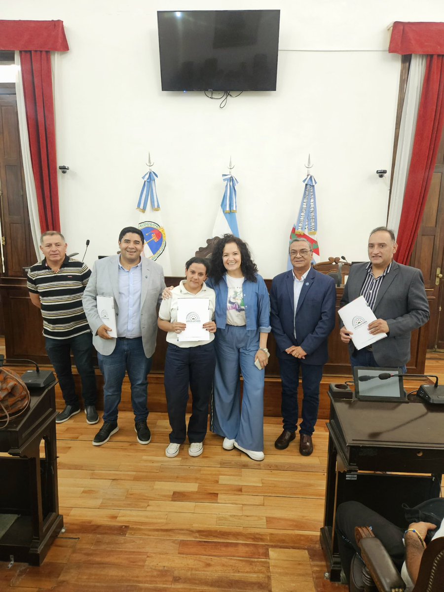 Por iniciativa del Dip Omar Castro nos visitaron estudiantes d la Tecnicatura Sup en Guardaparques y reservas naturales del Profesorado Victoria Romero del Dpto Angel V peñaloza.Es por ahí:promover carreras q eviten el desarraigo y potencien la industria turística!