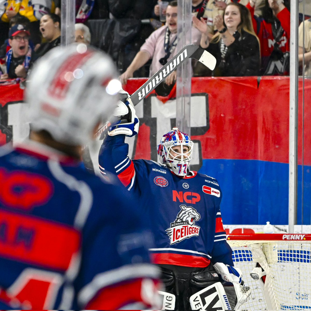 ISPFD_ts's tweet photo. @Ice_Tigers - @ERCIngolstadt 6:2
Ausgerechnet im Derby gegen den Tabellenführer schaffen die Nürnberger den ersten Sieg nach 5 Niederlagen.

📷 https://t.co/Wp5BMjNiZw
-der Post enthält unbezahlte Werbung-
#nuernberg #icetigers #arenanuernbergerversicherung #Ingolstadt #erc #erci https://t.co/3iTqRUlSdb
