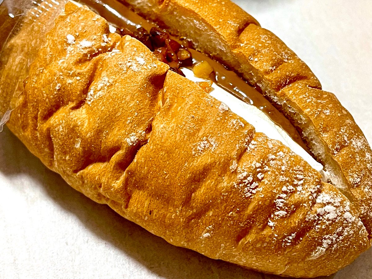 またポテナゲパーリー💦
しかも先週より増量・・・😅
スイーツはファミマの塩キャラメル生フランスパン
塩味のフランスパン生地に甘いキャラメルがよく合います
どちらも大変美味でしたっ‼ごちそうさまでしたっ‼ 