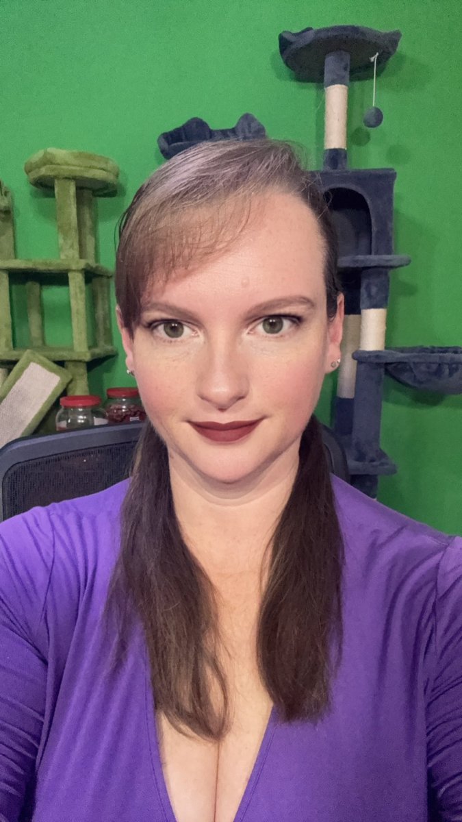 I think I was focusing too hard on not dropping the phone 😂 Anyway thanks to all who came by, final raid of the week was to <a href="/redspecter23/">redspecter23🇨🇦</a>! Have a great weekend all! 💋😘