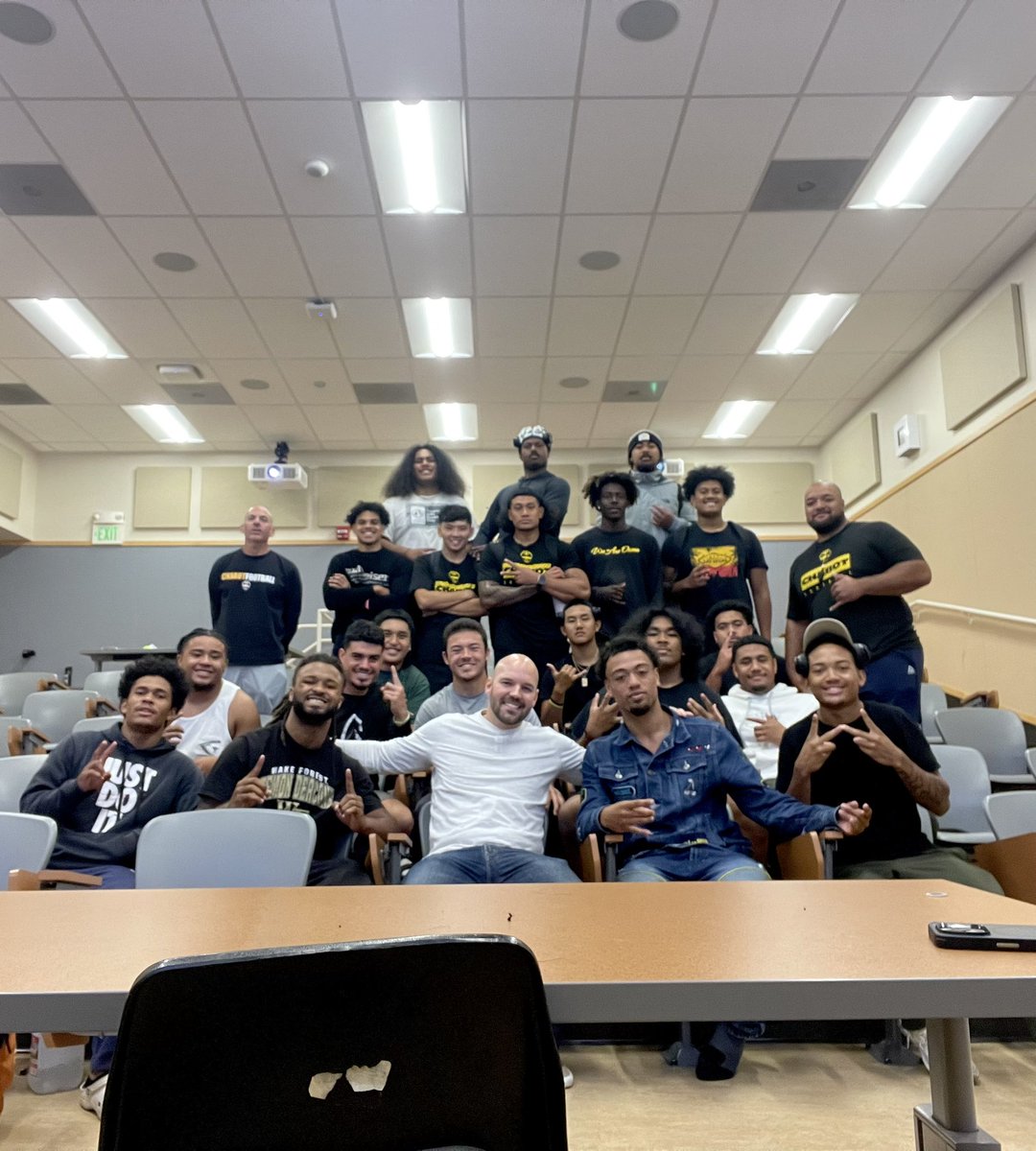 CoachKPole's tweet photo. New week, new opportunity! Appreciate this group of men and appreciate this team! There is freedom in His name! So thankful for Gods grace and the message today. #Thankful #HisPurpose #InJesusNameWePlay @ChabotFootball https://t.co/TNj3iDhI24