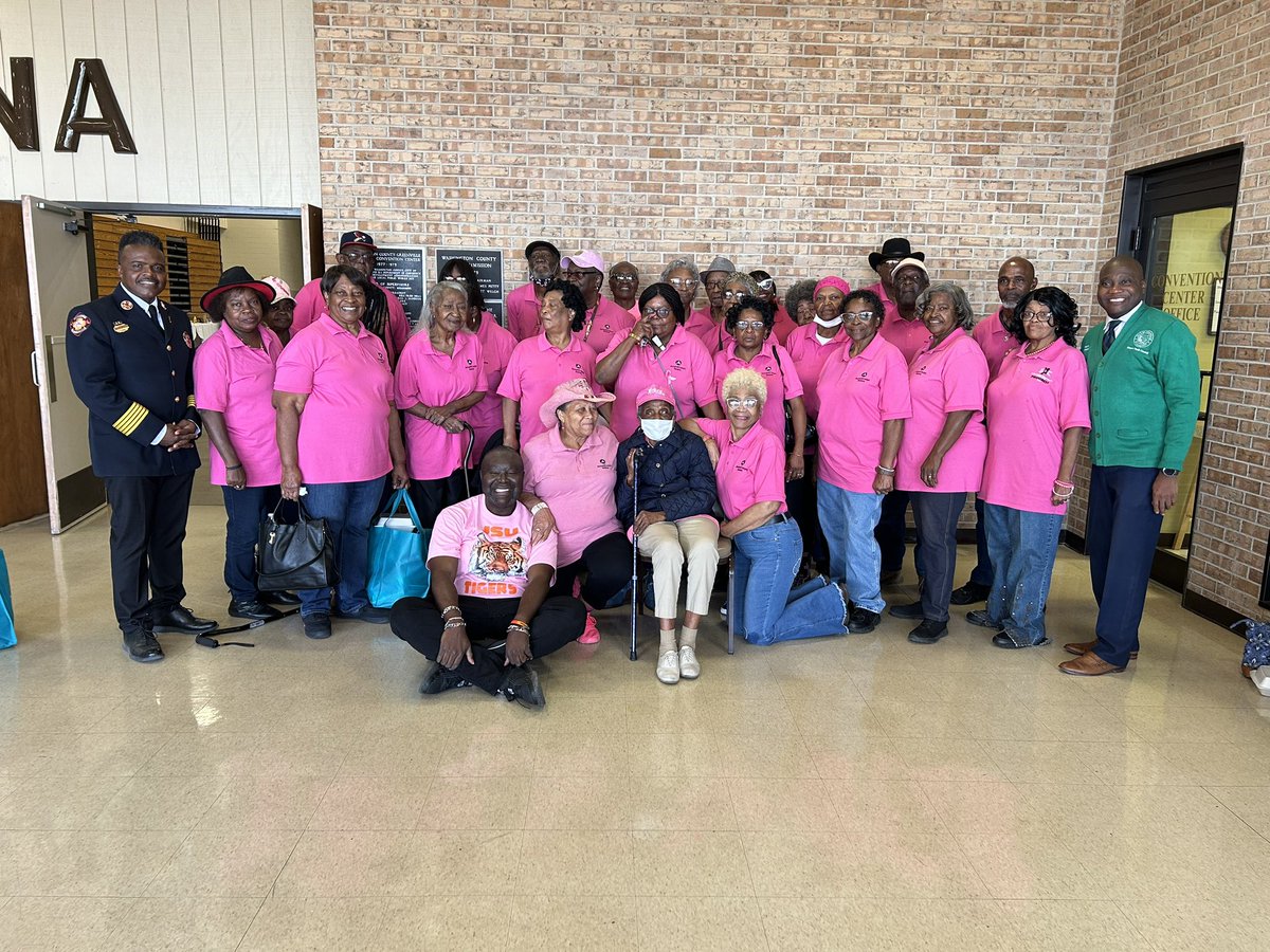 DorisGr02042957's tweet photo. Delta Rides 2nd Annual Senior Tailgate Washington County Convention Center in Greenville, Mississippi thank you Mayor Errick Simmons for your continued support for Delta rise regional coordinated group👍👍 https://t.co/J3xGSyOFJo
