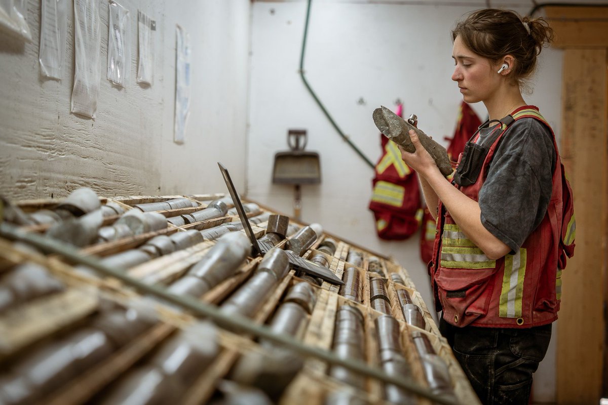 brixtonmetals's tweet photo. 📸 A glimpse inside the Core Shack at Thorn Camp! This is where we study the geological samples that drive our understanding of the Thorn Project.

$BBB $BBBXF #CoreShack #Exploration #Copper #Gold #Silver https://t.co/OqYoP0hnmH