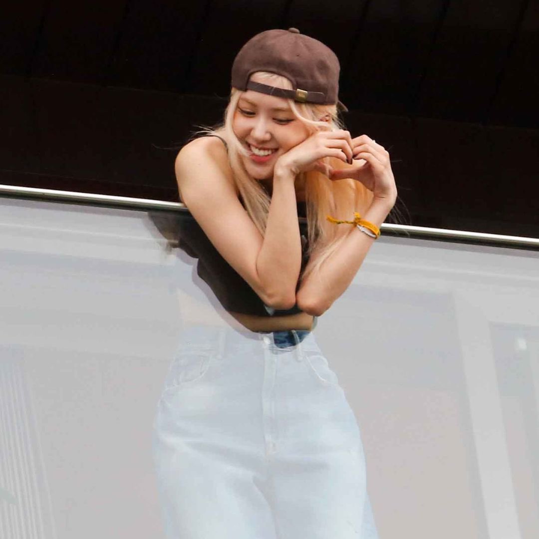 rosé pics tweet media