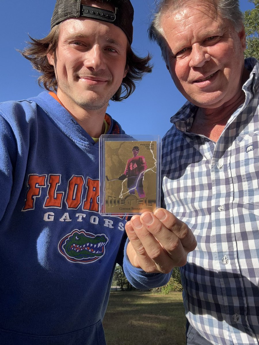 shopmeelypops's tweet image. 🤯🤯🤯🤯🤯🤯🤯🤯
Talk about a lifetime hit... our guys Hunter &amp;amp; Greg just pulled a monster Connor Bedard 1/1 Gold Rookie PMG from @UpperDeckHockey @UpperDeckSports  23/24 UD Metal Universe! #pmg #gold #1of1 #connorbedard