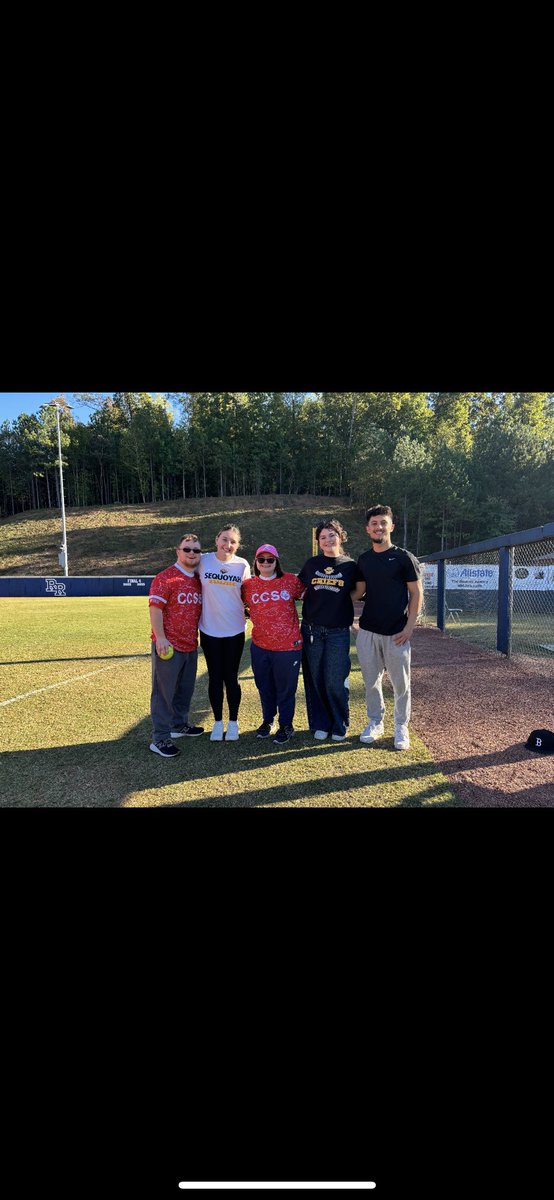 HaileyHarbin8's tweet photo. Had an amazing time volunteering at the special olympics softball game! ❤️🥎 https://t.co/ZgXxxL1iwD
