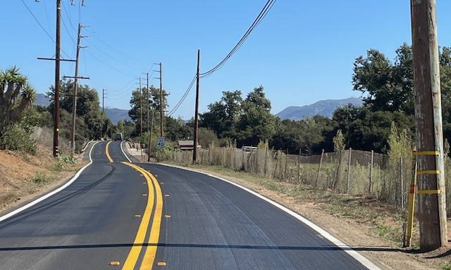 CaltransD5's tweet photo. ๐What an improvment! Take a look at the completed paving project on #StateRoute192 in #Carpinteria: https://t.co/XIfHKXCBYH
