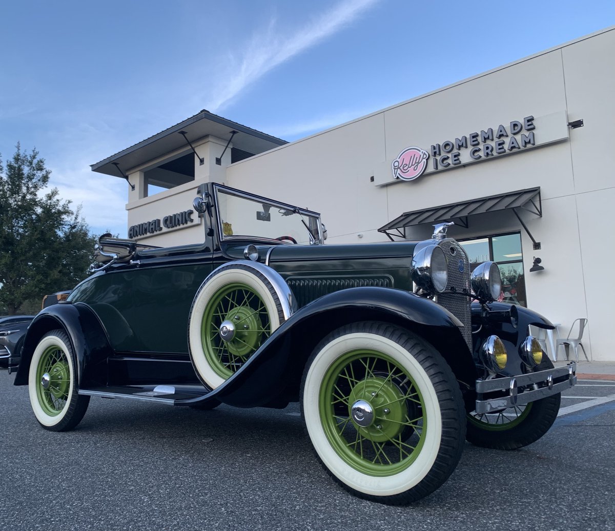 wallfrog's tweet photo. Supporting local business through our Horizon West Networking Group.  Took the Model A with mom to get some Kelly's Homemade Ice Cream @KellysHMIC on this beautiful fall evening.  West Orange Chamber networking at its finest in Horizon West FL. #networking #icecream https://t.co/X9T0vagVnq