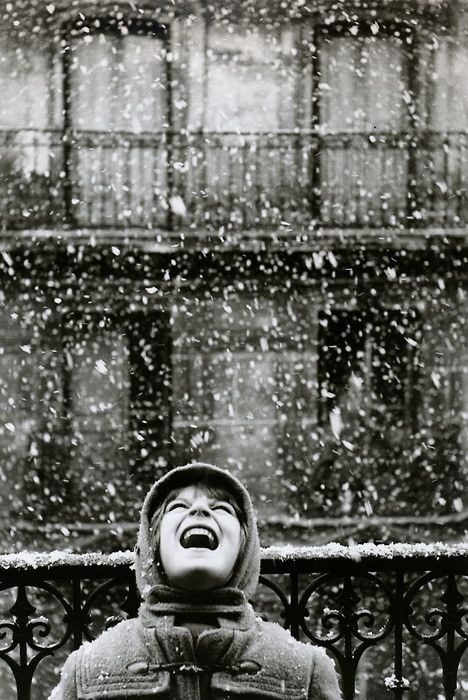 "El humor es un anestésico necesario para el dolor de la verdad".
Virgilio Piñera
📷Édouard Boubat