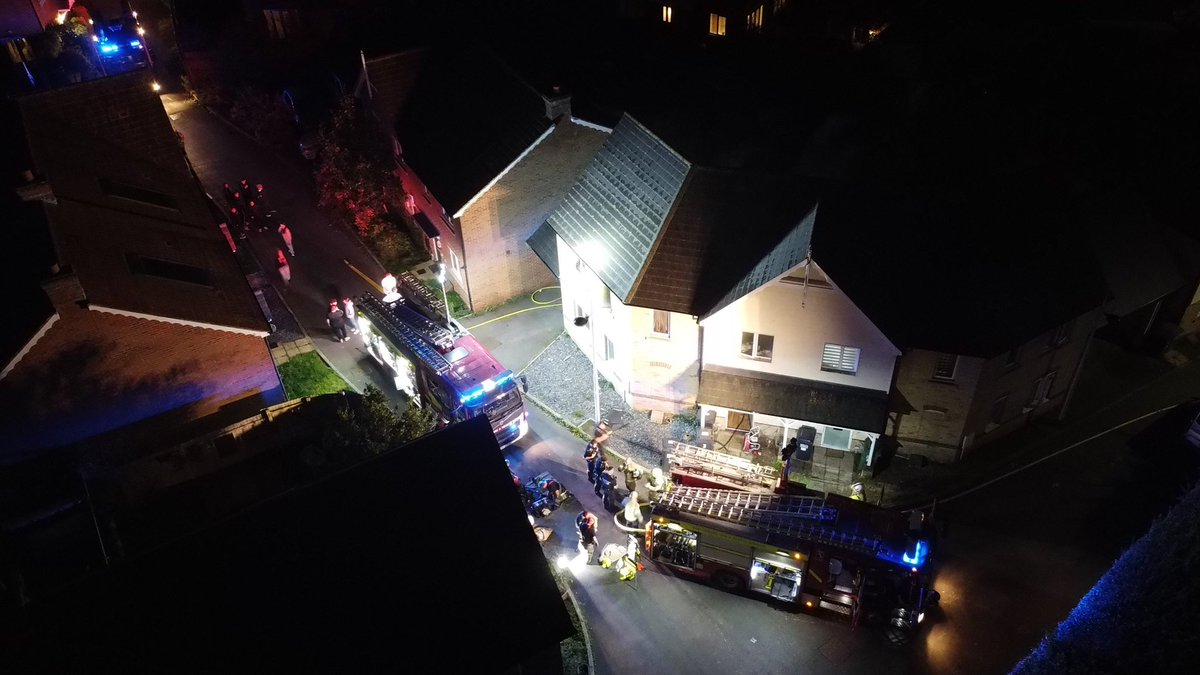 EchoDan11's tweet image. #Hailsham - Crews from #eastbourne #pevensey and #herstmonceux attended a fire tonight in Saxon close - firefighters used 4 breathing apparatus and 1 hosereel jet to extinguish the fire - no injuries reported - @HailshamNews @brightonargus @bbcsoutheast @BBCSussex