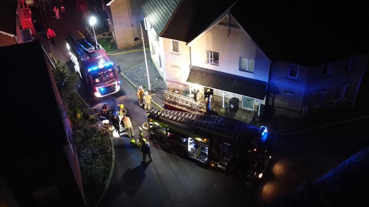 EchoDan11's tweet image. #Hailsham - Crews from #eastbourne #pevensey and #herstmonceux attended a fire tonight in Saxon close - firefighters used 4 breathing apparatus and 1 hosereel jet to extinguish the fire - no injuries reported - @HailshamNews @brightonargus @bbcsoutheast @BBCSussex