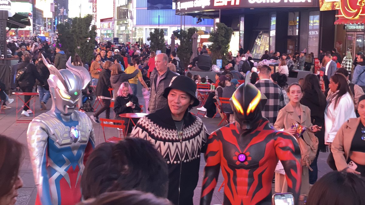 KaijuUnited's tweet photo. The heroic Ultraman Zero and the dastardly Ultraman Belial face off at the Bandai: Tamashii Nations Store in Times Square!
Photos by Joseph A of KU
#Ultraman #UltramanConnection #UltramanZero #nycc #newyorkcomiccon #UltramanRising #UltramanArc https://t.co/jYU9lY6kYH